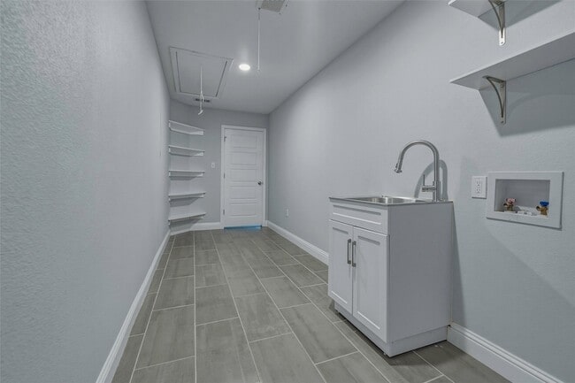 Building Photo - 324 Hillcroft Rd