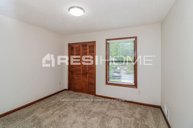 Building Photo - 643 Sunshine Trce NW