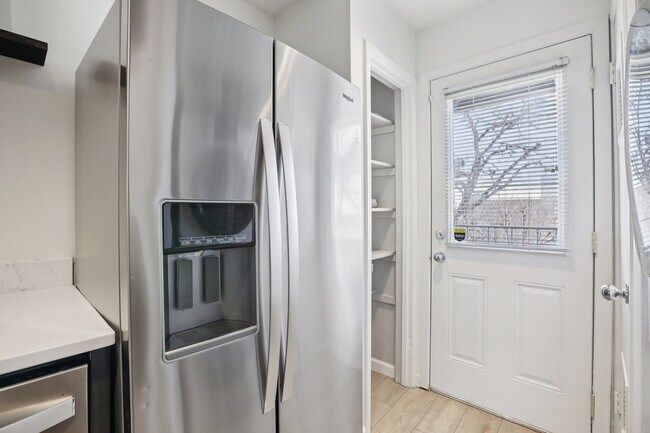 Pantry - 1106 W 6th St