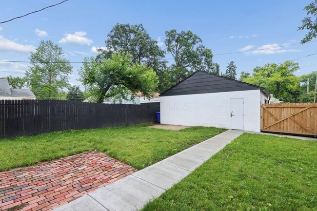 Building Photo - 1470 E Weber Rd