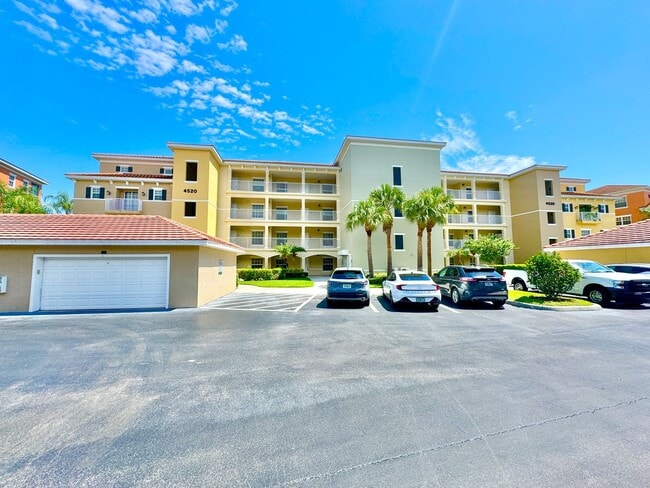 Building Photo - ** BOTANICAL PLACE ** 3 BED / 2 BATH - CON...