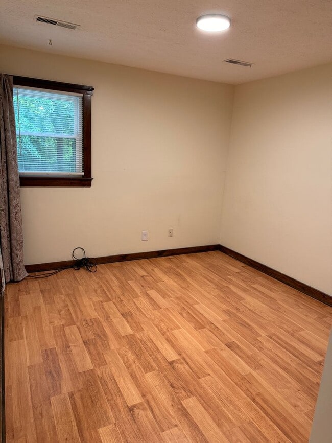 Building Photo - 176 Deer Creek Dr