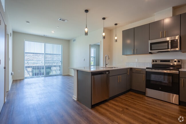 2BR, 2BA - 911SF - Kitchen - The Flats at Carriage Commons