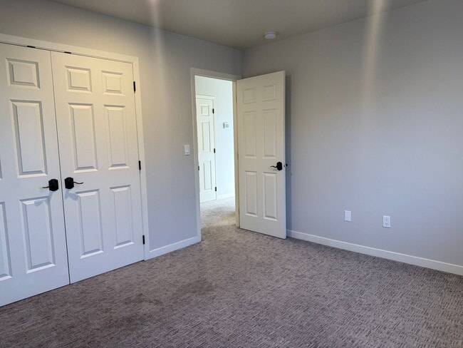 Building Photo - Stunning 4 Bedroom Townhome - $500 SPECIAL MOVE IN CREDIT
