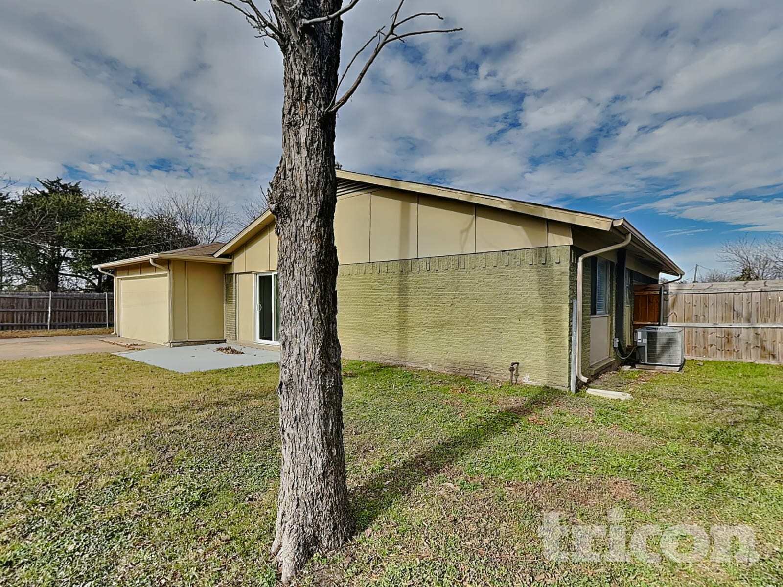 Building Photo - 1142 Shadyglen Cir