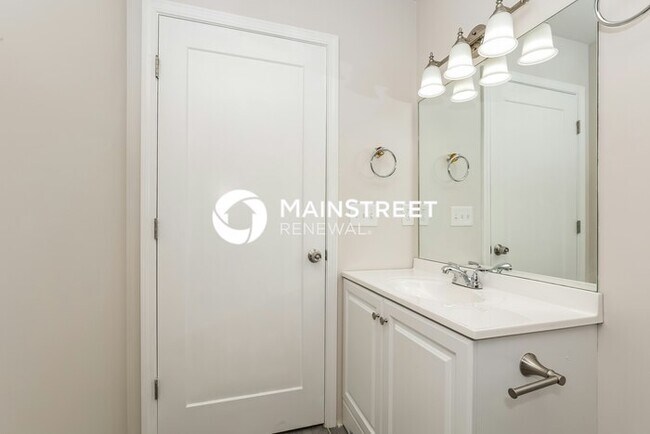 Building Photo - 3 Bedroom Pet-Friendly Home in NASHVILLE, TN with Main Street Renewal