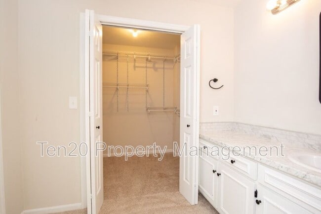 Building Photo - 4065 Windtree Ln