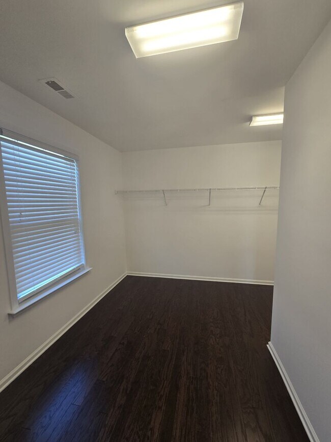 Building Photo - Beautiful Home located in Bridge Pointe Ne...