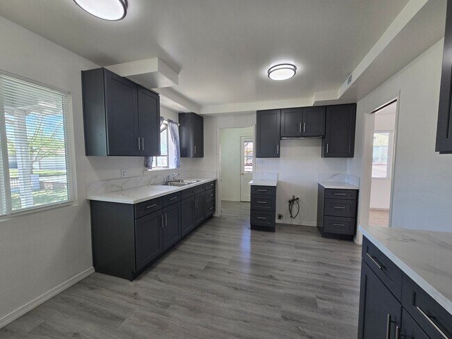 Building Photo - 1415 Boyden Ave