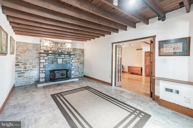 Building Photo - 800-2-802 E Cathedral Rd