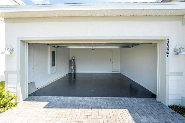 Building Photo - 3527 Angler Dr