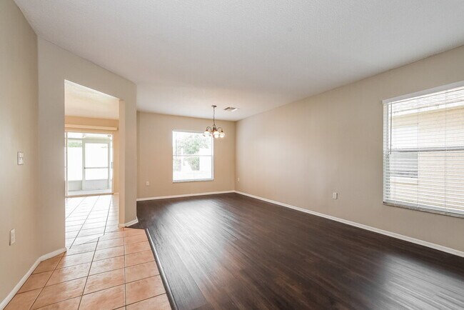 Building Photo - 985 Eagles Forrest Dr