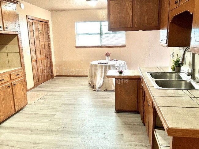 Building Photo - 118 SW 1st St