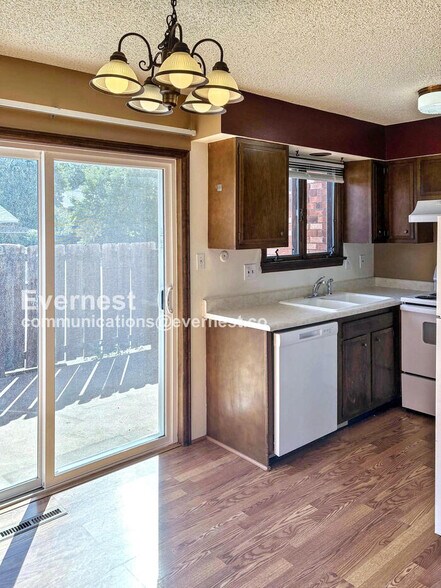 Building Photo - 2608 Leisure Dr