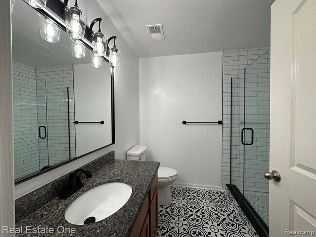 Building Photo - 28289 S Pointe Ln