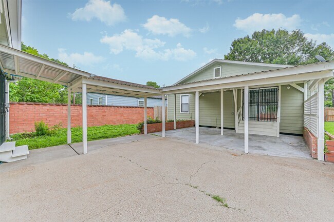 Building Photo - 5220 Krueger Dr