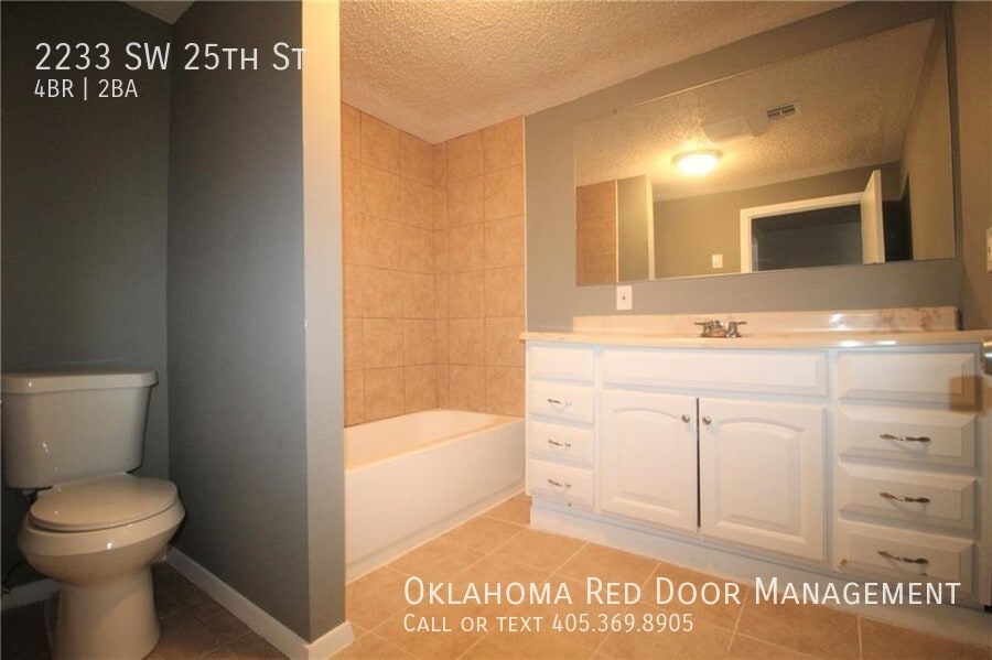 Building Photo - 2233 SW 25th St