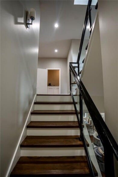 Building Photo - 1099 Vista Trail NE