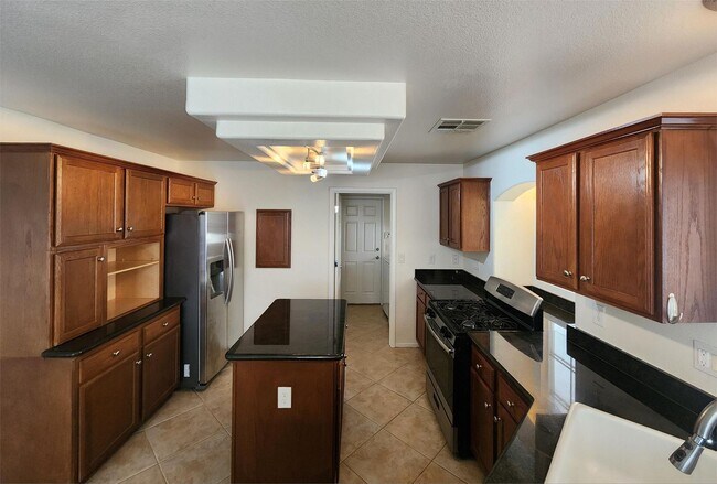 Building Photo - 3-Bed, 2.5-Bath Pet-Friendly Home with Fen...