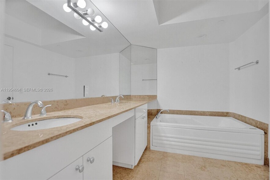 Building Photo - 4775 Collins Ave