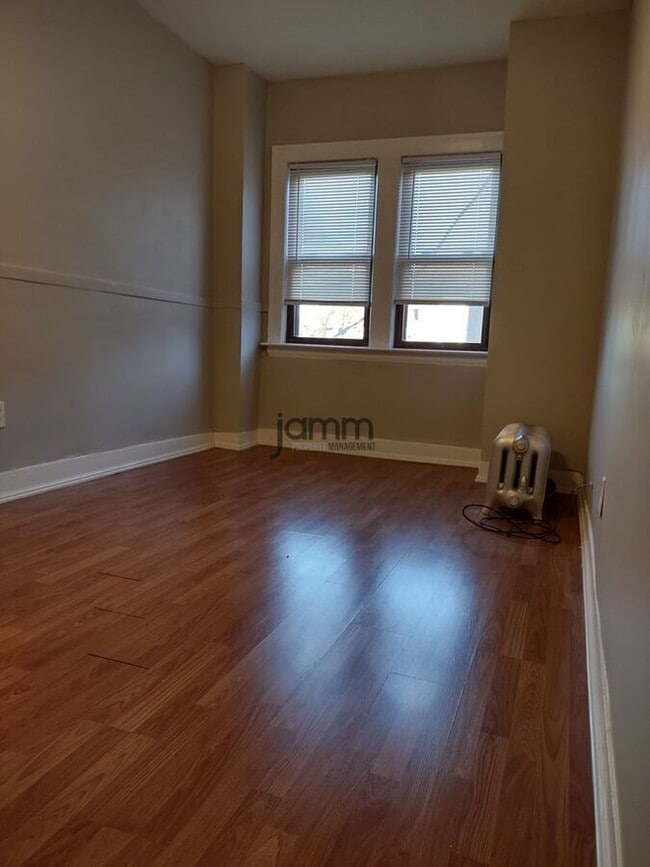 Building Photo - 2773 Hampshire-Unit 10