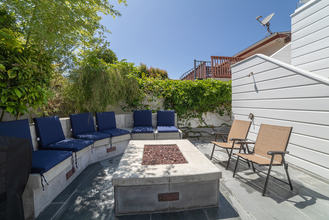 Nights around the fire pit - 524 14th St