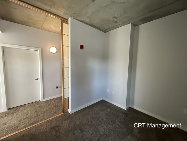 Building Photo - Charming 1 Bed, 1 Bath Condo Available in ...