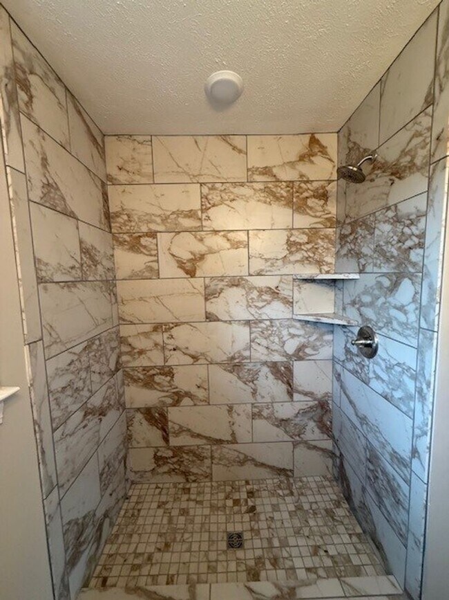 Building Photo - 4bd, 2 bath house