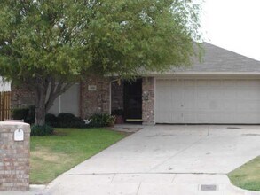 Building Photo - 4105 Heritage Way Dr