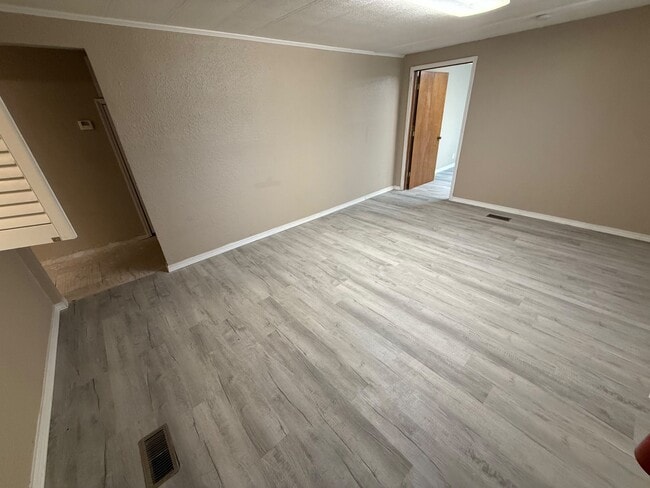 Building Photo - 4728 Taft Blvd