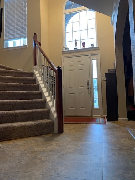 Foyer New - 2436 Apiary Ct