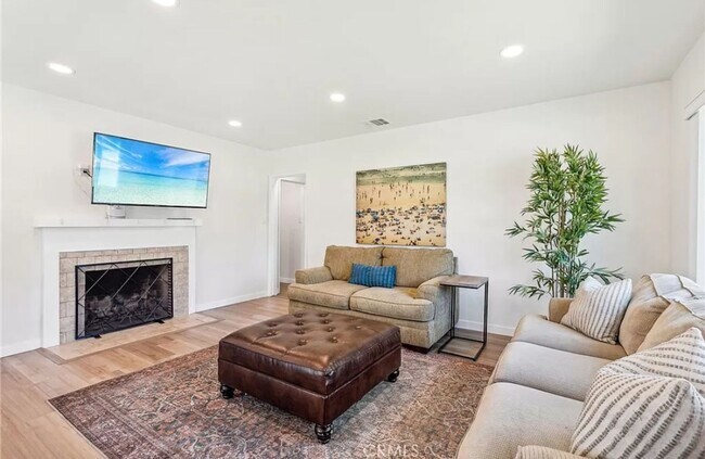 Building Photo - SFR-BIG, BRIGHT, BEAUTIFUL HOME