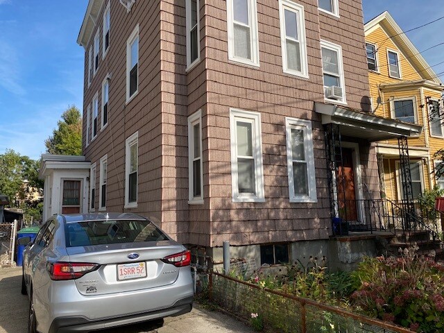 Building Photo - 157 Beacon St