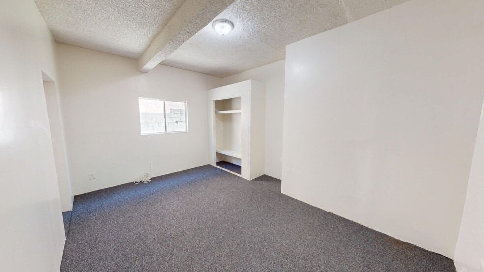 Building Photo - Beautiful Dormitory Style Housing Available