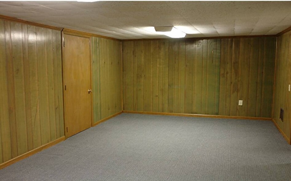 Building Photo - 3820 Orchard Rd SE