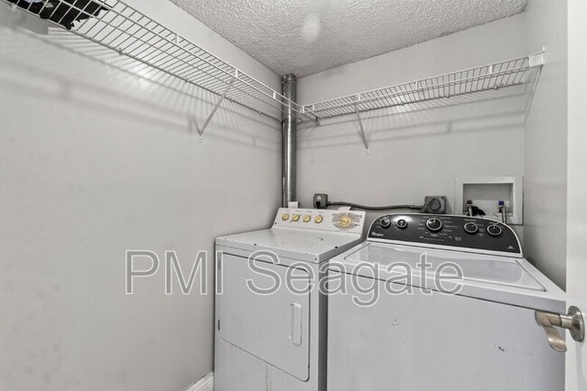 Building Photo - 1543 Lake Crystal Dr