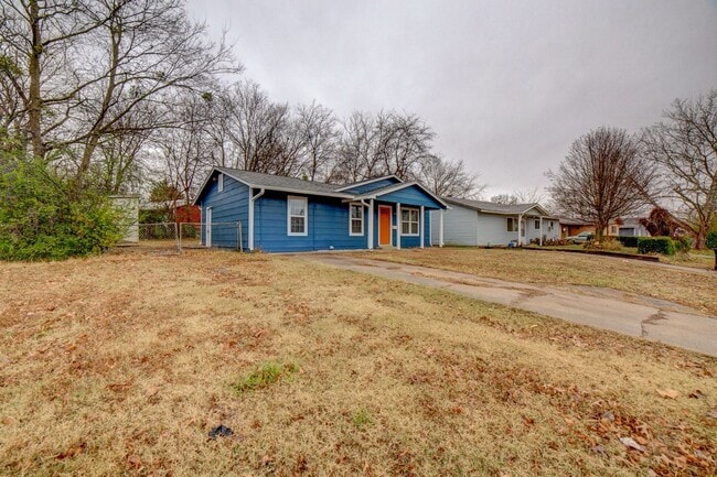 Building Photo - MUST SEE Remodeled Sapulpa Home
