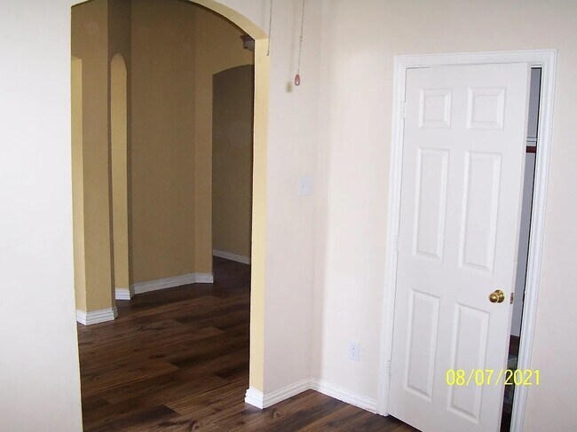 Building Photo - 7900 Brookmount St