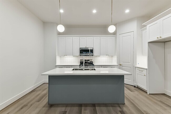 Building Photo - 7709 Earl Rudder Wy