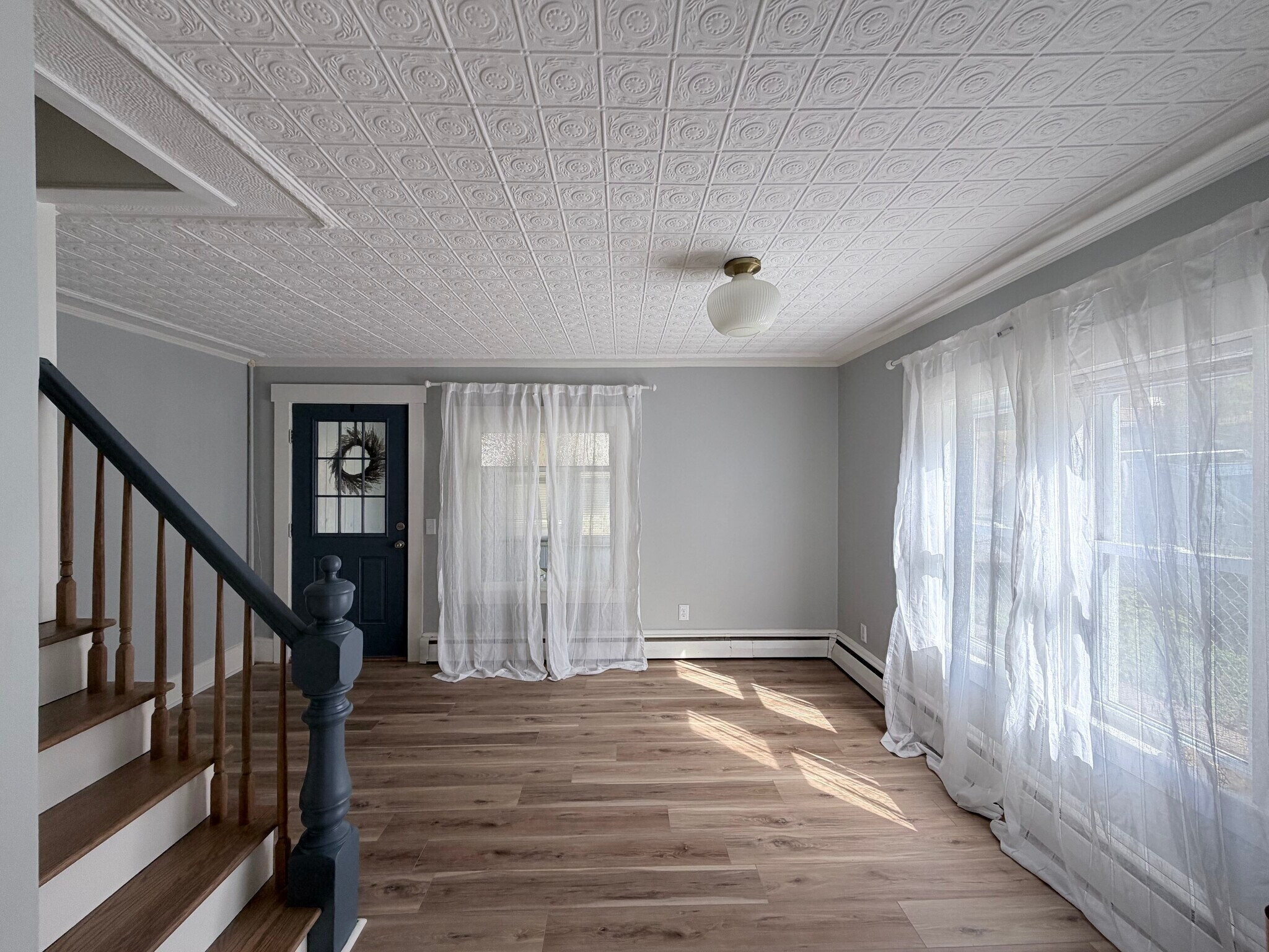 Livingroom - 221 Baldwin St