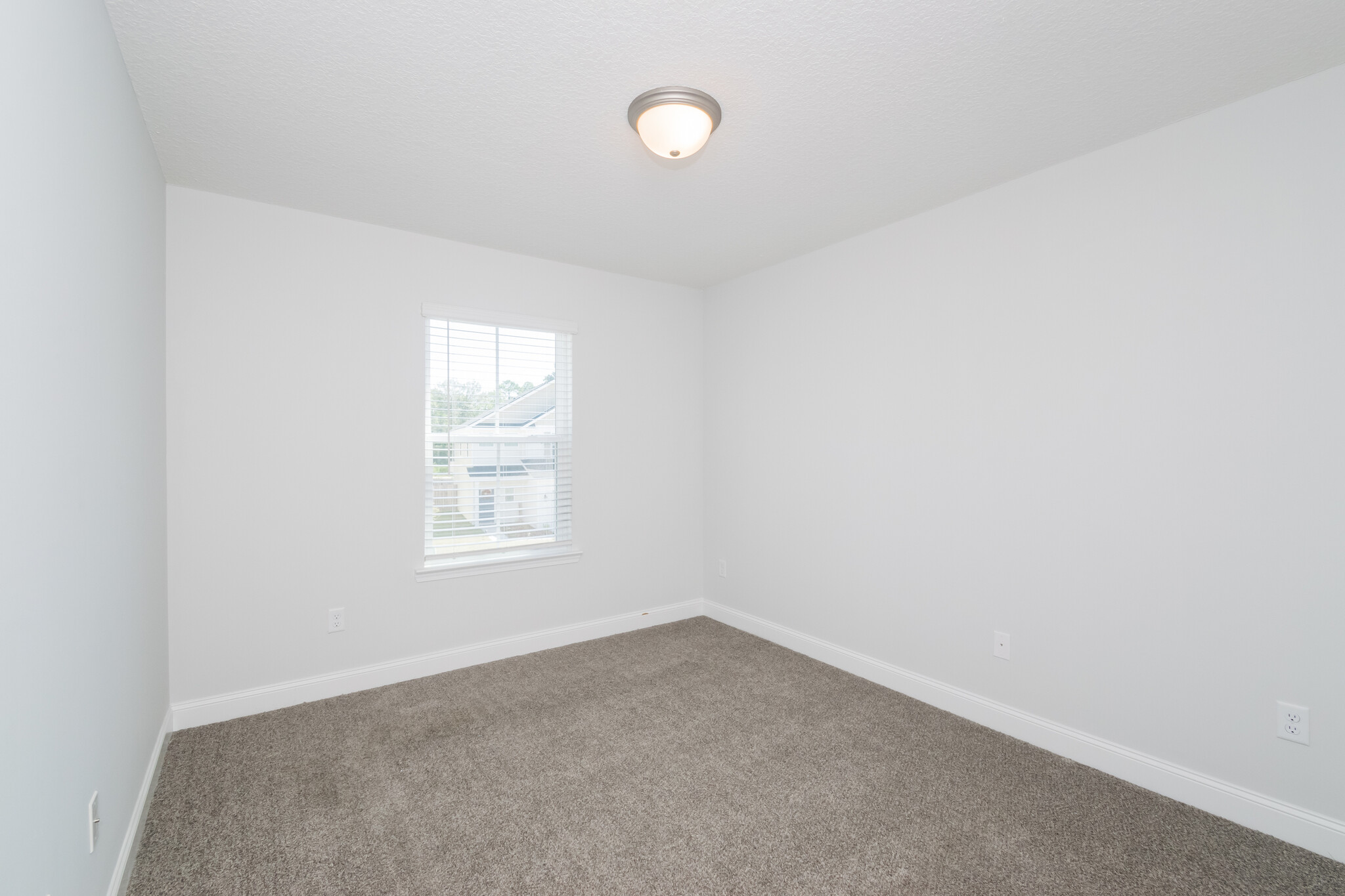 Building Photo - 135 Sugarberry Cir