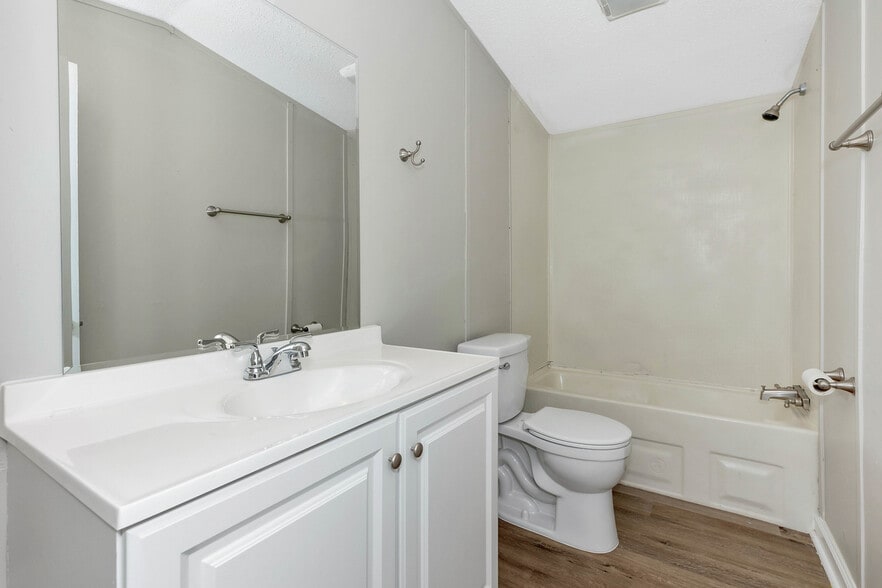 Building Photo - 415 W Limestone Rd