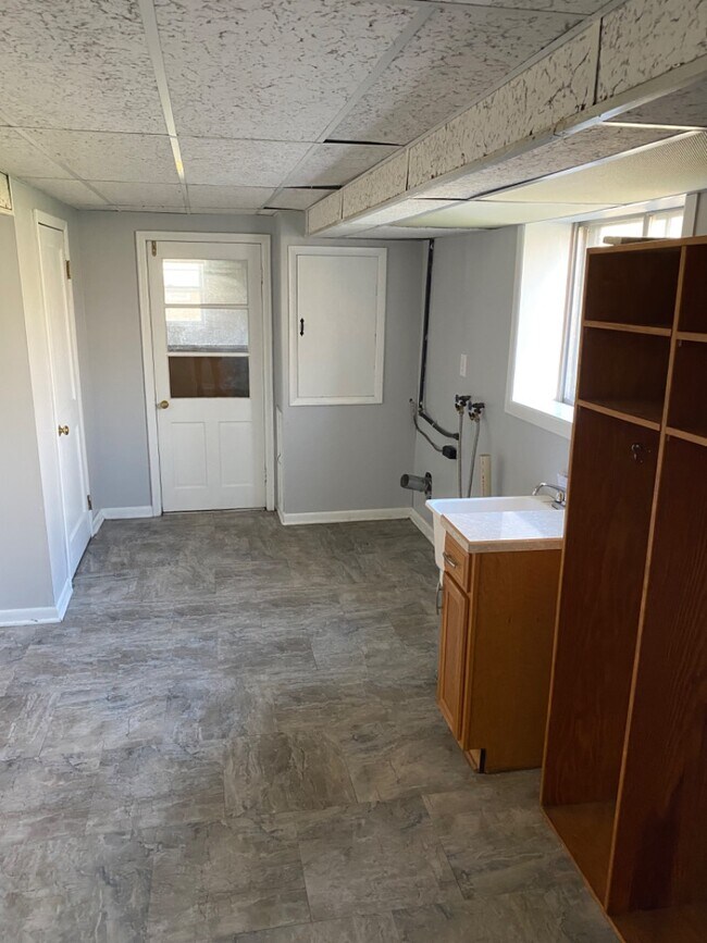 Building Photo - 242 White Pine Dr