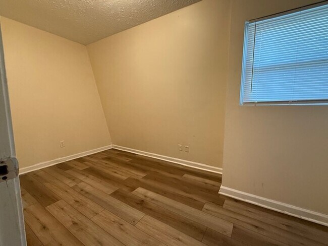 Building Photo - Rustwood