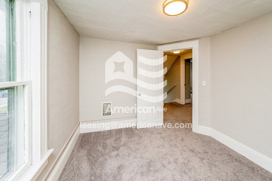 Building Photo - 177 Roycroft Dr