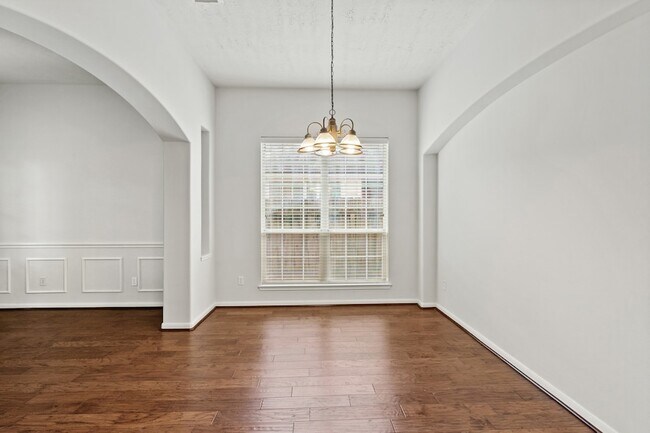 Building Photo - 4030 Chestnut Bend
