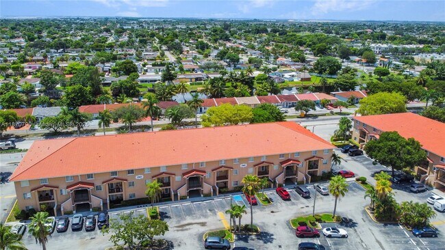 Building Photo - 17425 NW 75th Pl