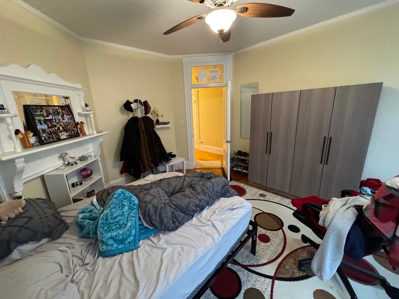 Building Photo - 176 Elm St