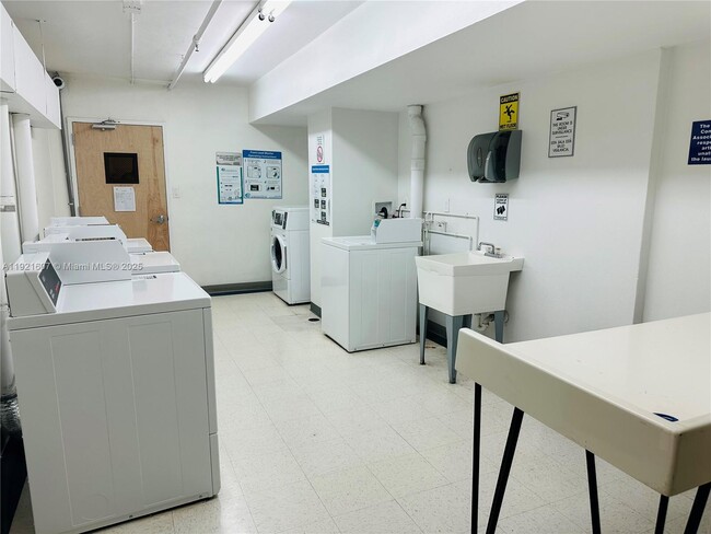 Building Photo - 100 Lincoln Rd