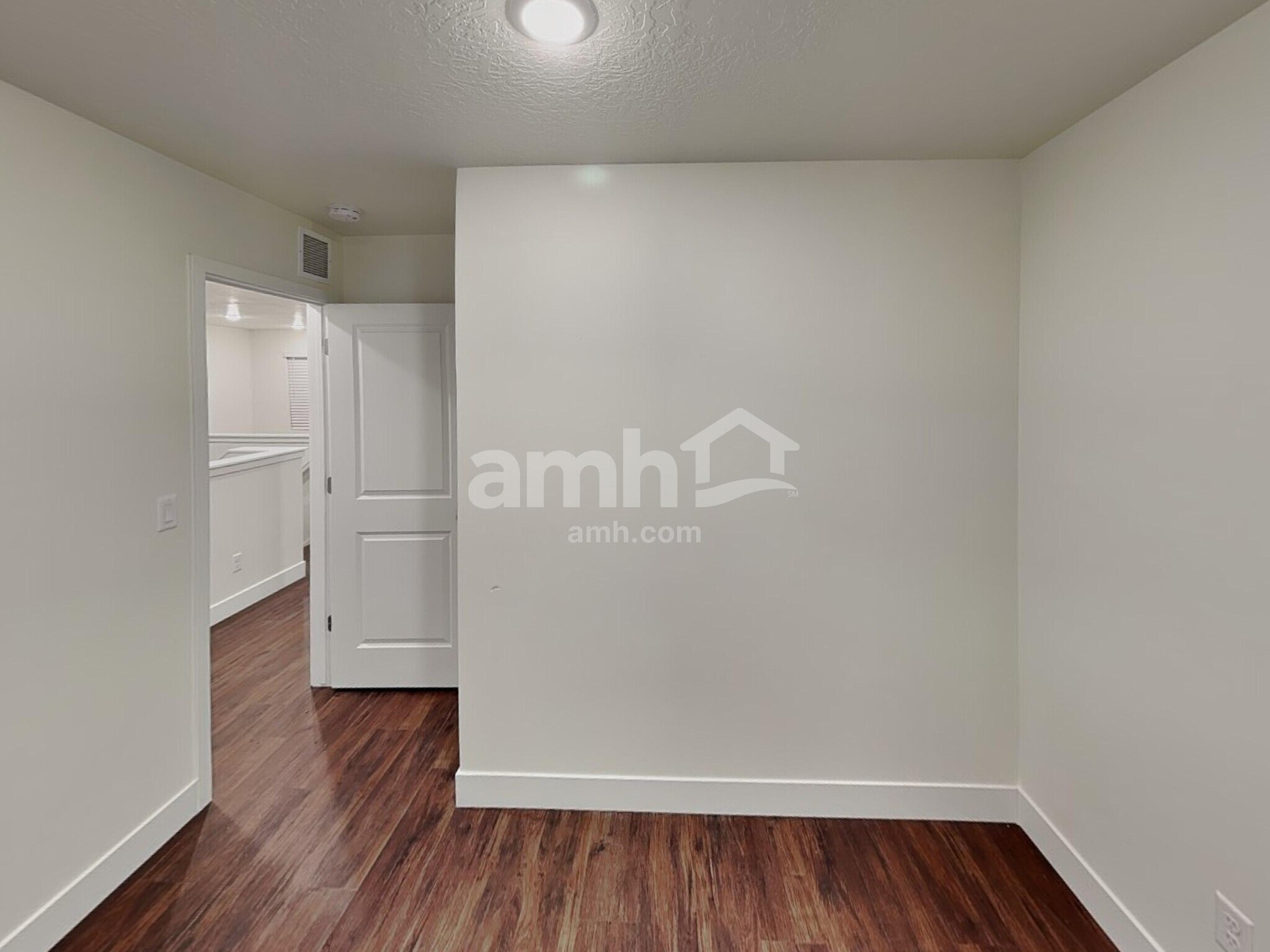 Building Photo - 1221 Redbud Dr